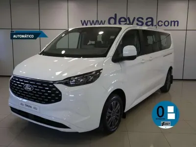 Usado Ford Tourneo Titanium 232 CV (170 kW) 2024 Blanco Familiar