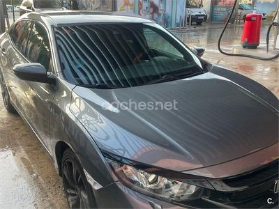 Usado Honda Civic Comfort 129 CV (94 kW) 2019 Gris / plata Berlina