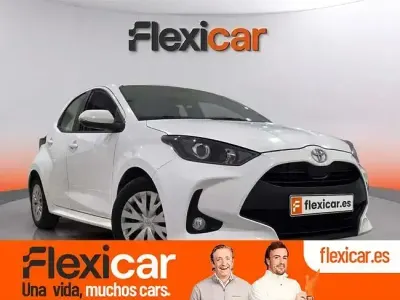 Usado Toyota Yaris Comfort 72 CV (52 kW) 2023 Blanco Utilitario