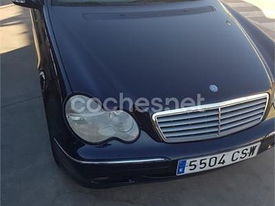 Azul Usado 2004 Mercedes C240 Avantgarde Berlina | 5200 €