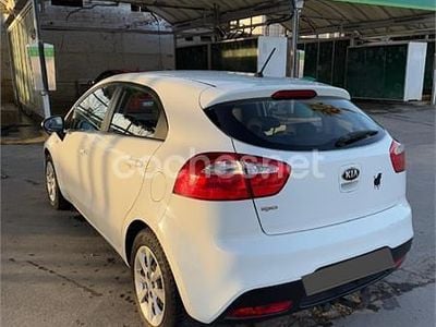 Blanco Usado 2013 Kia Rio Berlina | 4600 € (Precio justo)