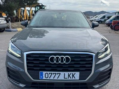 Usado Audi Q2 Advanced Plus 116 CV (85 kW) 2020 Gris / plata SUV