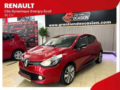 Begagnad Renault Clio IV Dynamique 90 HK (66 kW) 2015 Röd Halvkombi