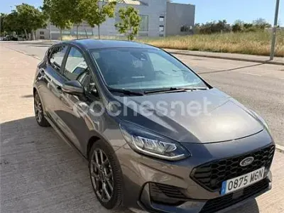 Usado Ford Fiesta Active X 100 CV (73 kW) 2022 Gris / plata Utilitario