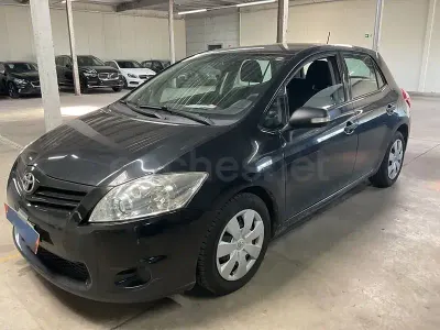 Usado Toyota Auris Active 90 CV (66 kW) 2010 Negro Utilitario