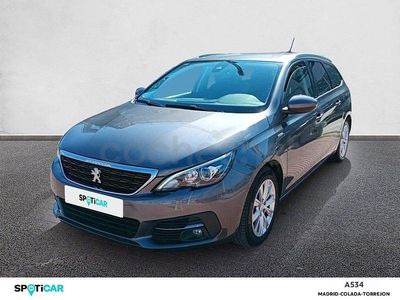 Usado Peugeot 308 SW Style 130 CV (95 kW) 2019 Gris / plata Familiar