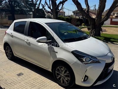Usado Toyota Yaris Hybrid Active 100 CV (73 kW) 2018 Blanco Berlina