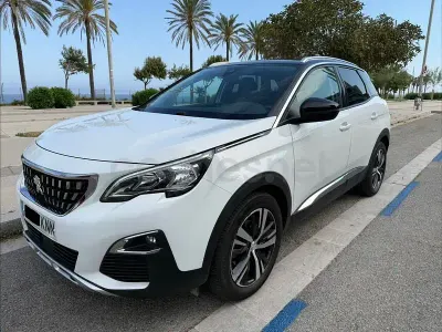 Usado Peugeot 3008 Allure 130 CV (95 kW) 2018 Blanco SUV