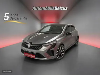 Usado Renault Clio V Techno 91 CV (66 kW) 2024 Plateado Berlina