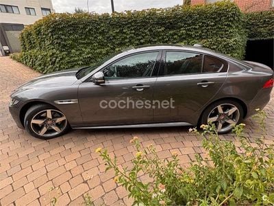 Usado Jaguar XE R-Sport 200 CV (147 kW) 2020 Gris / plata Berlina