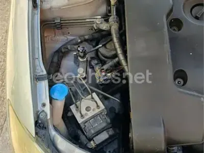 Usado Toyota Corolla Sol 110 CV (80 kW) 2003 Gris / plata Berlina