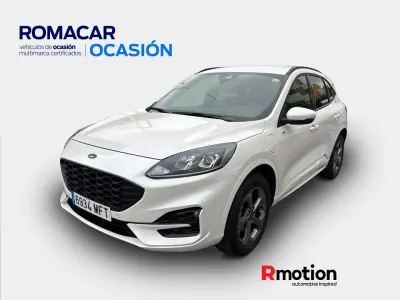Usado Ford Kuga ST-Line 225 CV (165 kW) 2023 Blanco platino (especial) SUV