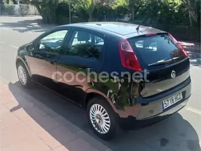 Usado Fiat Punto Pop 75 CV (55 kW) 2011 Negro Utilitario
