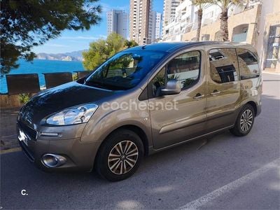 Usado Peugeot Partner Tepee Outdoor 92 CV (67 kW) 2014 Marrón Monovolumen