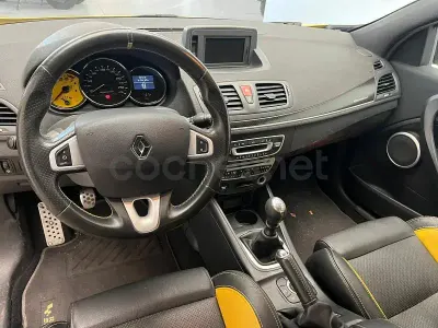 Usado Renault Mégane 250 CV (183 kW) 2010 Amarillo Berlina