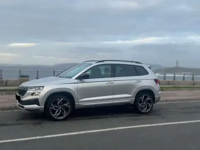 Usado Skoda Karoq SportLine 150 CV (110 kW) 2022 Gris SUV