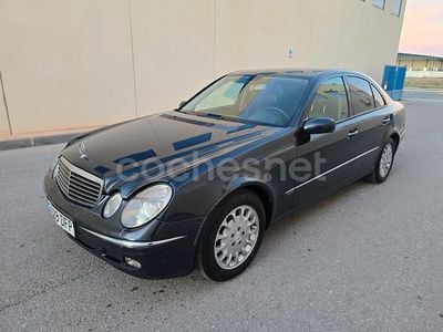 Usado Mercedes E270 Elegance 177 CV (130 kW) 2005 Azul Berlina