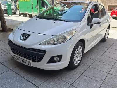 Usado Peugeot 207 Active 92 CV (67 kW) 2011 Blanco Berlina