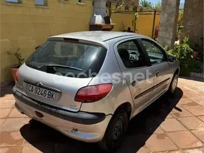 Usado Peugeot 206 75 CV (55 kW) 1999 Gris / plata Utilitario