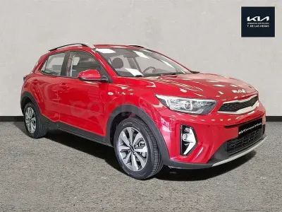 Usado Kia Stonic 100 CV (73 kW) 2024 Rojo SUV