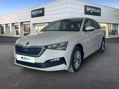 Usado Skoda Scala Selection 115 CV (84 kW) 2024 Blanco Utilitario