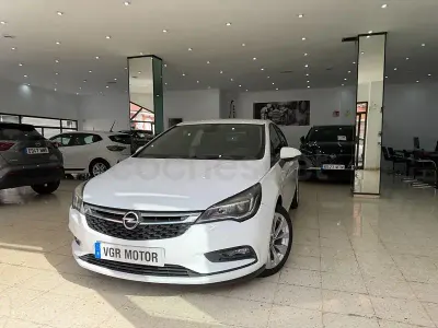 Usado Opel Astra Excellence 125 CV (91 kW) 2016 Blanco Berlina