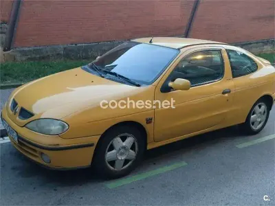 Usado Renault Mégane Coupé 110 CV (80 kW) 2000 Amarillo Coupe