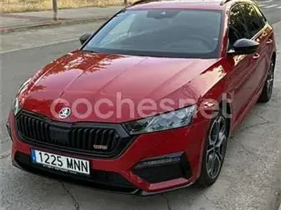 Usado Skoda Octavia RS 245 CV (180 kW) 2020 Rojo Familiar