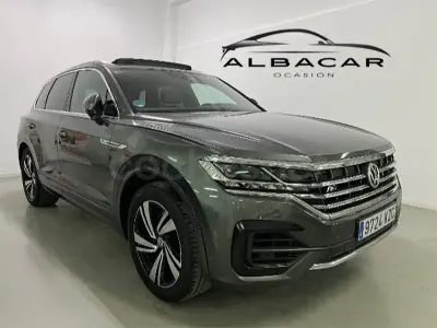 Usado VW Touareg R-line 286 CV (210 kW) 2019 Gris / plata SUV