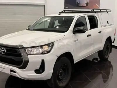 Usado Toyota HiLux 150 CV (110 kW) 2023 Blanco Pickup/Camioneta