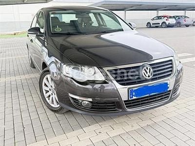 Usado VW Passat Highline 140 CV (102 kW) 2010 Gris / plata Berlina