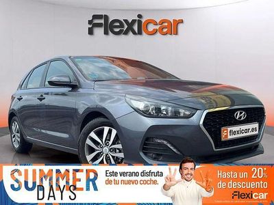Usado Hyundai i30 120 CV (88 kW) 2019 Gris Berlina