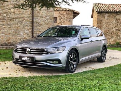 Begagnad VW Passat Executive 150 HK (110 kW) 2021 Grå Kombi