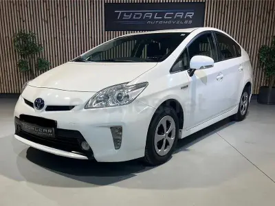 Używany Toyota Prius Eco 136 KM (100 kW) 2015 Biały Sedan/Limuzyna