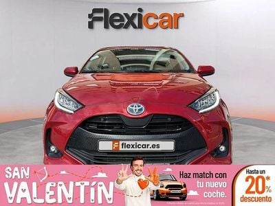 Usado Toyota Yaris Hybrid Active 116 CV (85 kW) 2023 Rojo