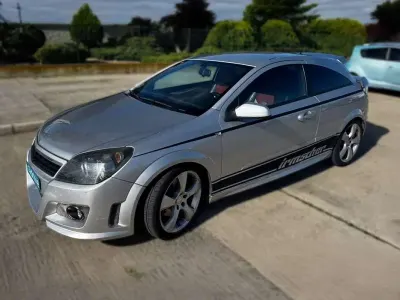 Usado Opel Astra Sport 175 CV (128 kW) 2005 Gris Berlina