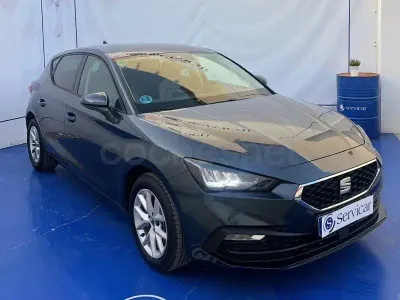 Usado Seat Leon Style 130 CV (95 kW) 2021 Azul Berlina