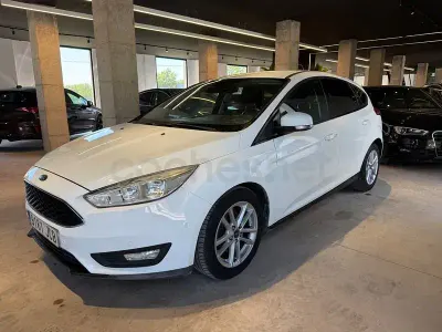 Usado Ford Focus Titanium 125 CV (91 kW) 2015 Blanco Berlina