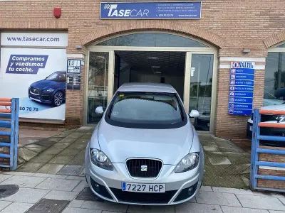 Usado Seat Altea Style 105 CV (77 kW) 2011 Gris / plata Monovolumen