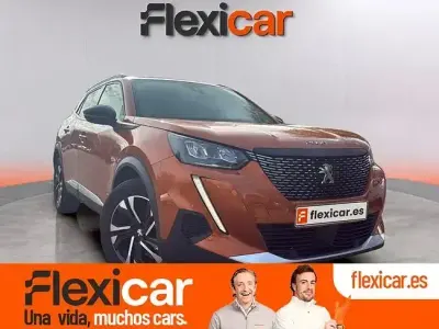 Usado Peugeot 2008 Allure 100 CV (73 kW) 2023 Naranja SUV