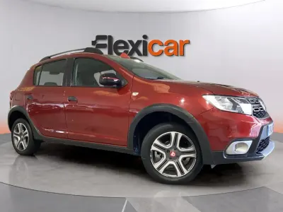 Usado Dacia Sandero Essentiel 90 CV (66 kW) 2019 Burdeos Utilitario