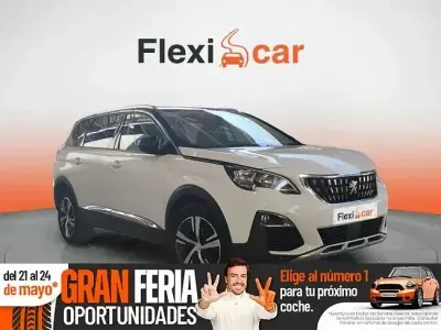 Usado Peugeot 5008 Active 130 CV (95 kW) 2021 Blanco Monovolumen