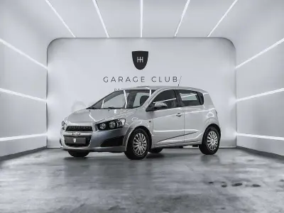 Usado Chevrolet Aveo LS 86 CV (63 kW) 2013 Gris / plata Berlina