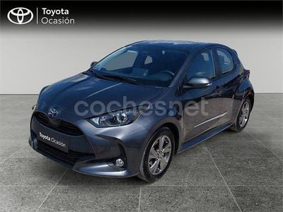 Gris / plata Usado 2024 Toyota Yaris Hybrid Active Berlina | 22.890 € (Un poco caro)