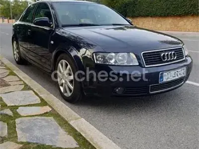 Begagnad Audi A4 Sport 130 HK (95 kW) 2004 Blå Sedan