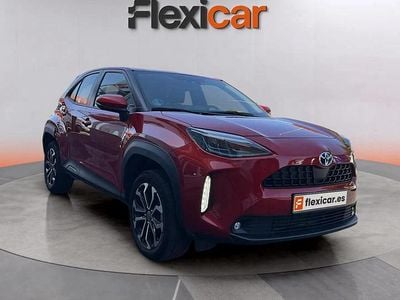 Usado Toyota Yaris Hybrid Active 116 CV (85 kW) 2024 Rojo