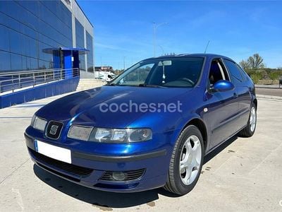 Usado Seat Leon Sport 105 CV (77 kW) 2004 Azul Utilitario