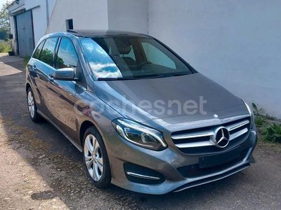 Usado Mercedes B180 Urban 109 CV (80 kW) 2017 Gris / plata Monovolumen