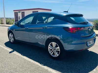 Usado Opel Astra Selective 125 CV (91 kW) 2016 Azul Berlina