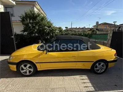 Usado Peugeot 306 Cabriolet 90 CV (66 kW) 2001 Amarillo Descapotable